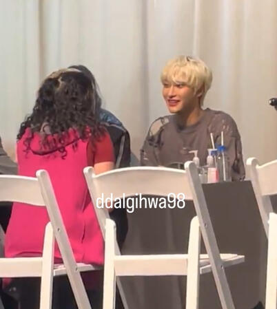 hello82 ny fansign 112922